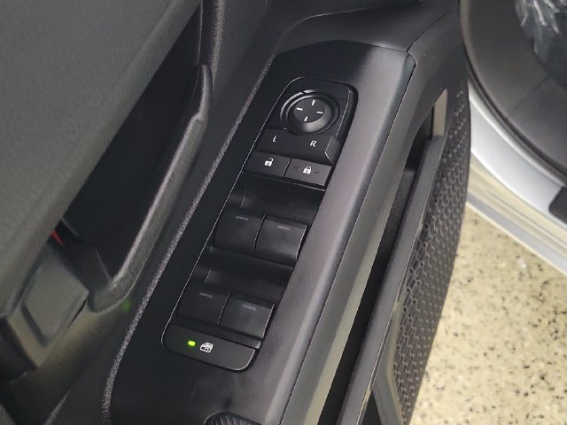 Used 2025 Toyota Tacoma SR5 AWD/4WD image 22