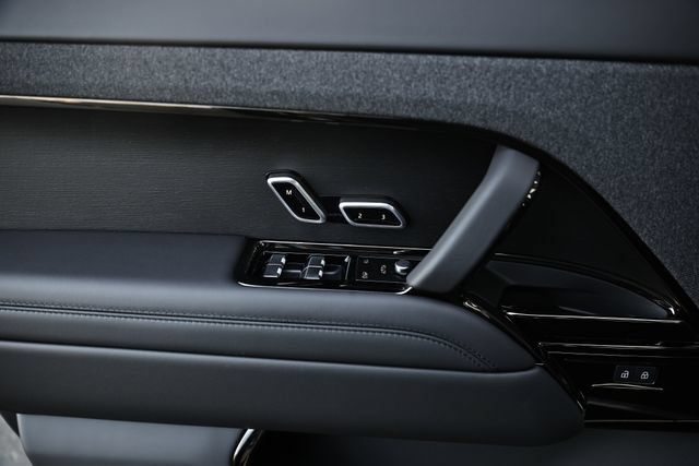 New 2026 Land Rover Range Rover Sport SE AWD/4WD image 19