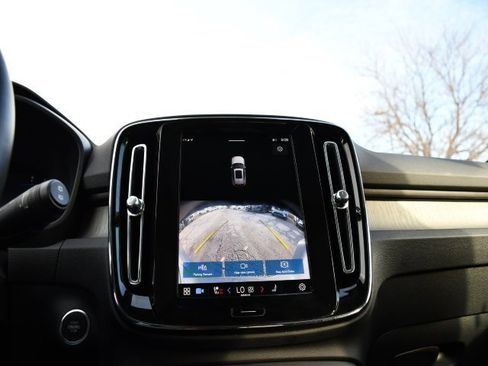 Certified 2025 Volvo XC40 B5 Core image 13