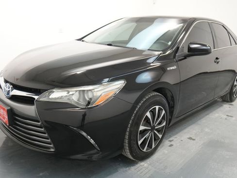 Used 2017 Toyota Camry LE image 3