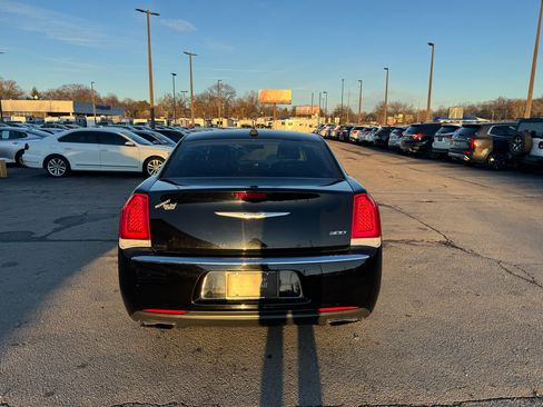 Used 2019 Chrysler 300 Limited image 4