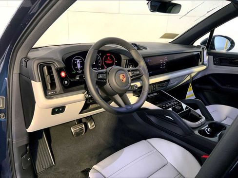 Used 2026 Porsche Cayenne S AWD/4WD image 4