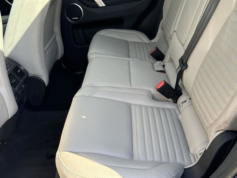 Used 2022 Land Rover Discovery Sport SE image 14