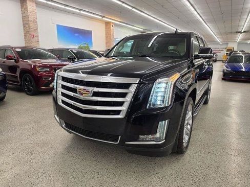 Used 2020 Cadillac Escalade Luxury AWD/4WD image 2