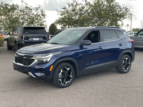 Certified 2024 Kia Seltos EX FWD image 2