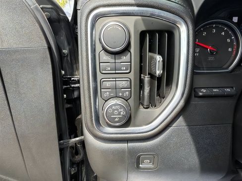 Used 2019 Chevrolet Silverado 1500 High Country w/ Technology Package AWD/4WD image 24
