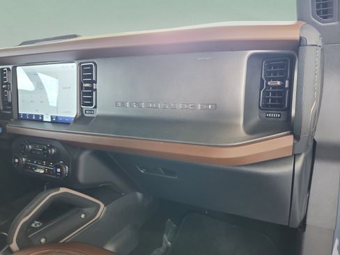 Used 2024 Ford Bronco Outer Banks AWD/4WD image 21