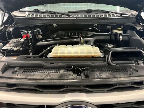 Used 2024 Ford Expedition XLT image 30