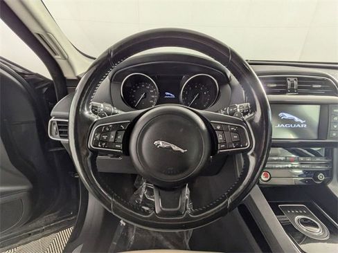 Used 2017 Jaguar F-PACE Premium image 18