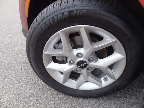 Used 2024 Kia Soul LX w/ Option Group 015 FWD image 32