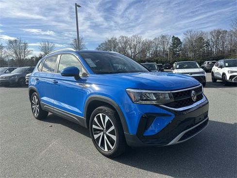 Used 2022 Volkswagen Taos SE w/ Panoramic Sunroof Package image 7