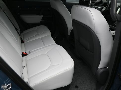 Used 2025 Land Rover Defender 110 S image 8