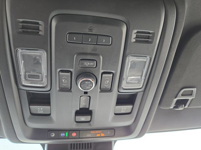 Used 2024 GMC Yukon AT4 w/ AT4 Premium Package AWD/4WD image 28