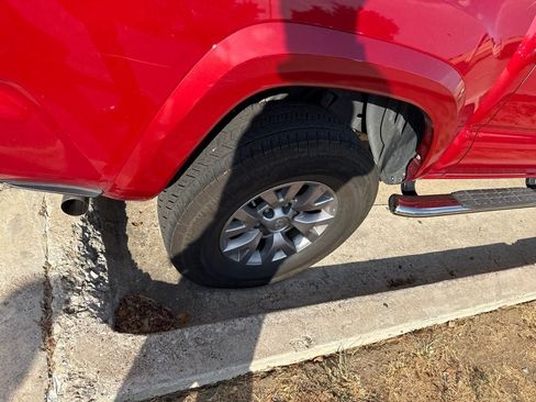 Used 2019 Toyota Tacoma SR5 RWD image 13
