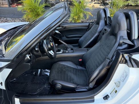 Used 2017 FIAT 124 Spider Abarth image 17