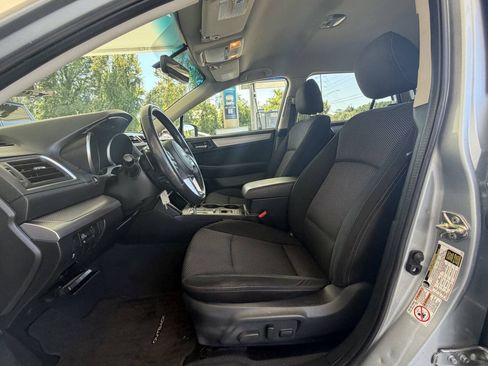 Used 2017 Subaru Outback 2.5i Premium AWD/4WD image 4