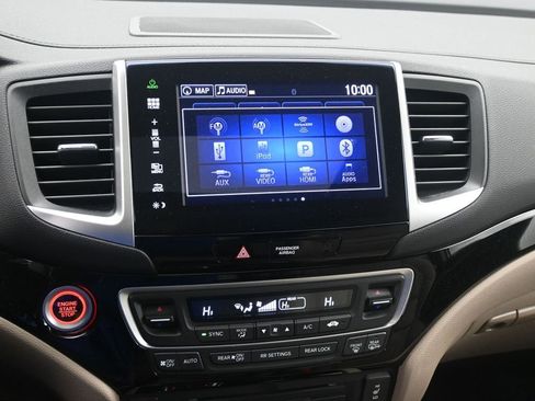 Used 2016 Honda Pilot Touring image 14