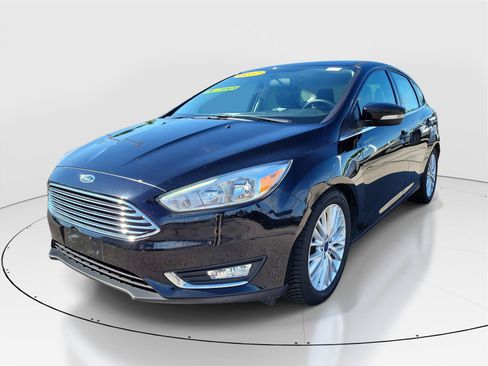 Used 2017 Ford Focus Titanium FWD image 2