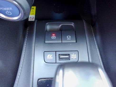Certified 2022 Toyota Venza LE AWD/4WD image 19