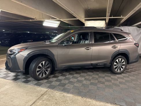 Used 2023 Subaru Outback Limited AWD/4WD image 4