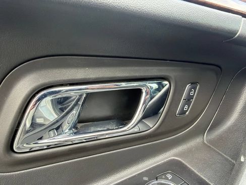 Used 2019 Ford Taurus Limited FWD image 11