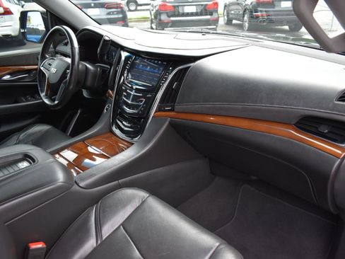 Used 2019 Cadillac Escalade Premium Luxury RWD image 13
