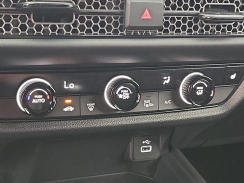 Certified 2025 Honda HR-V Sport image 23