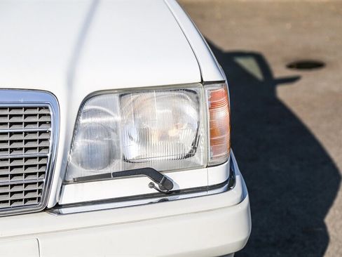 Used 1995 Mercedes-Benz E 320 Convertible image 19