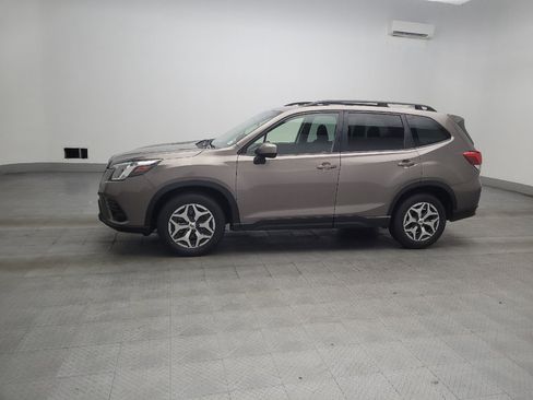 Used 2022 Subaru Forester Premium AWD/4WD image 2