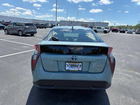 Used 2017 Toyota Prius Three Touring w/ Carpet Mat Package FWD image 7