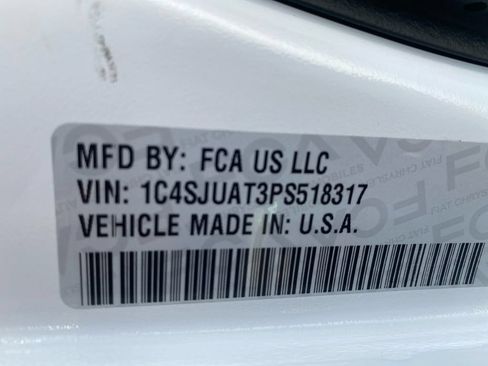 Used 2023 Jeep Wagoneer 2WD image 34