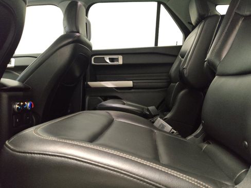 Used 2020 Ford Explorer XLT w/ Equipment Group 202A RWD image 18