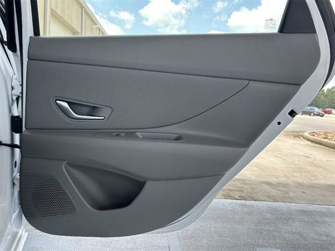 Used 2024 Hyundai Elantra SEL w/ Convenience Package image 25