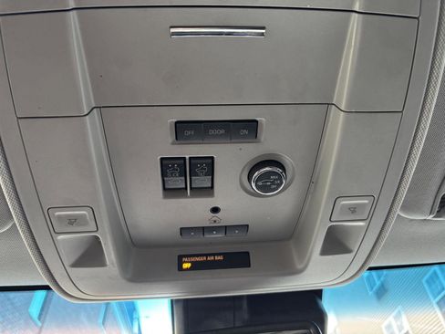 Used 2018 Chevrolet Tahoe LT w/ Luxury Package image 15