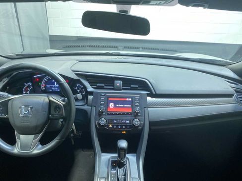 Used 2018 Honda Civic Sport image 10