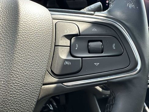 Certified 2025 Buick Envista Sport Touring FWD image 27