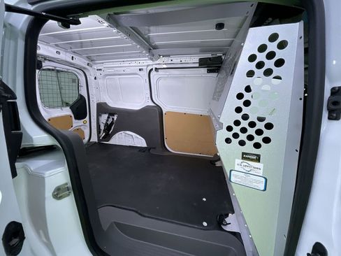 Used 2020 Ford Transit Connect XLT image 27