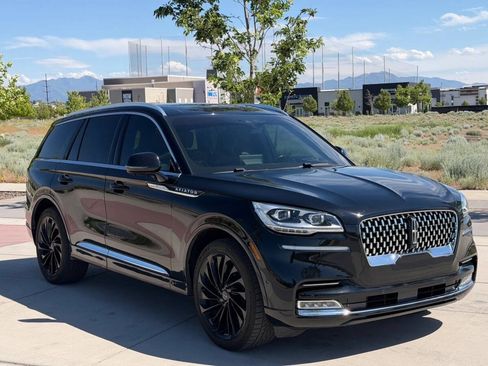Used 2021 Lincoln Aviator Reserve w/ Equipment Group 210A AWD/4WD image 3