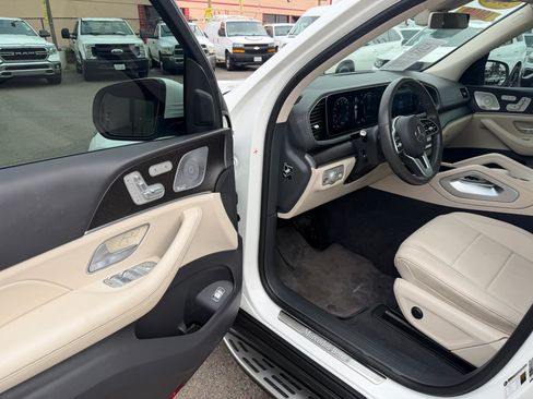 Used 2020 Mercedes-Benz GLS 450 4MATIC image 27
