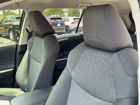 Used 2025 Toyota RAV4 XLE AWD/4WD image 25