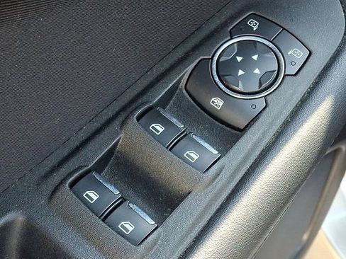 Used 2017 Ford Edge SE image 23