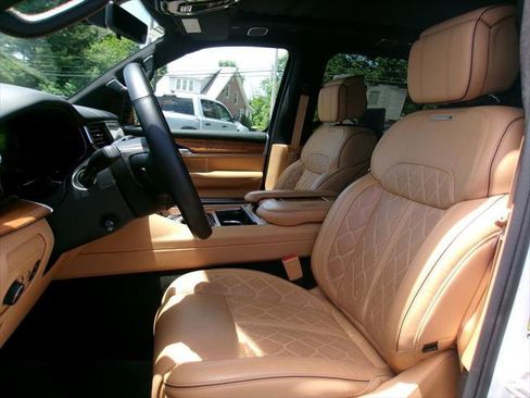 Certified 2025 Jeep Grand Wagoneer L Series III w/ Rear Seat Video Group 1 AWD/4WD image 7