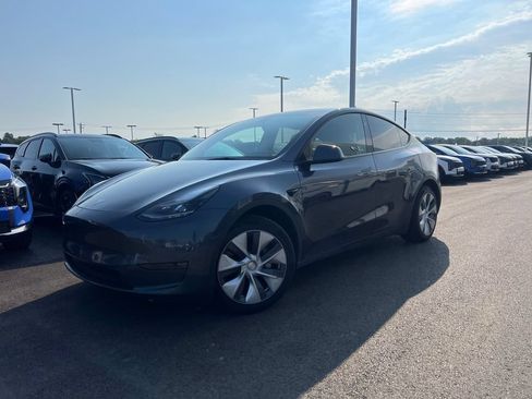 Used 2023 Tesla Model Y Long Range AWD/4WD image 7