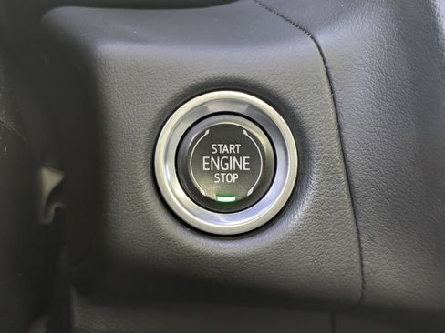 Used 2021 Chevrolet Suburban Premier w/ Premium Package 2 RWD image 36