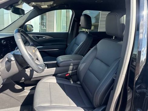 Used 2025 Chevrolet Traverse LT AWD/4WD image 12