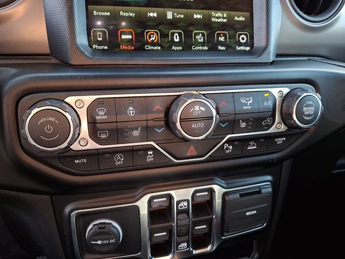 Used 2021 Jeep Wrangler Unlimited Sport AWD/4WD image 15