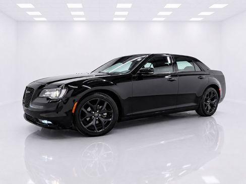 Used 2023 Chrysler 300 S RWD image 4