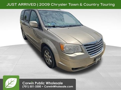 Used 2009 Chrysler Town & Country Touring FWD image 1