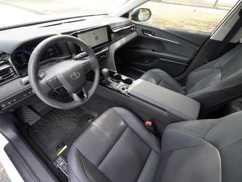 Used 2025 Toyota Camry XLE image 25