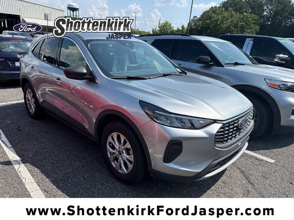 Used 2024 Ford Escape Active AWD/4WD image 1